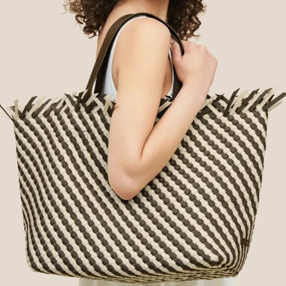 JUST REDUCED! NWT NAGHEDI Bahama Travel Large Travel Tote - Picture 13 of 14